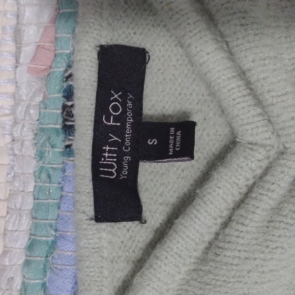 Witty Fox Crop Top - Picture 2 of 3